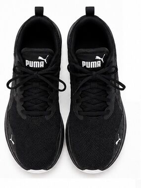 Women’s size 7 Puma sneakers